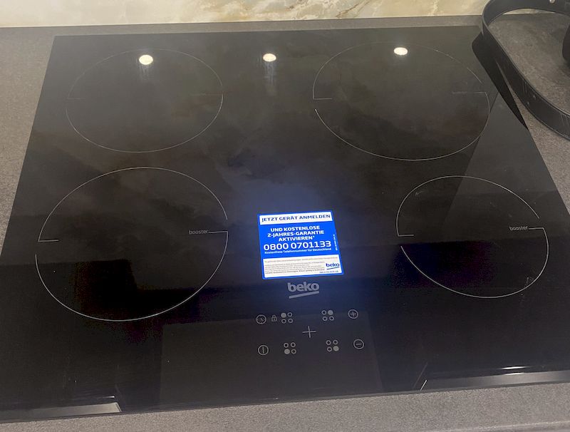 Індукційна варильна поверхня Beko HII64400MT