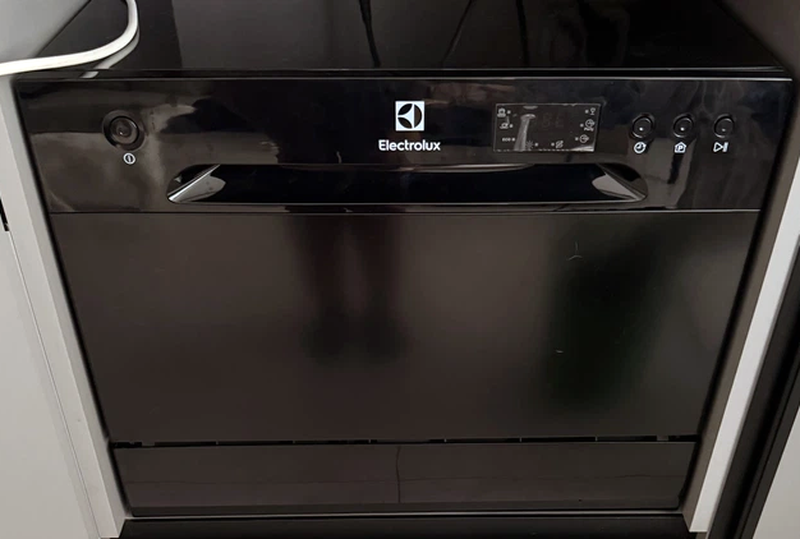 Посудомийні машини Electrolux ESF2400OW